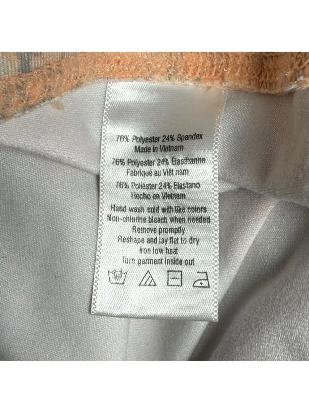 ALO Yoga Women’s Airbrush Capri Tropical Peach Python Size XS